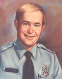 Honoring Officer Darrell Gene Moon End of Watch: July 15, 1980 Today, we  solemnly remember Officer Darrell Gene Moon, a dedicated plainclothes  member of the Fort Worth Police Department's Vice Unit. Officer