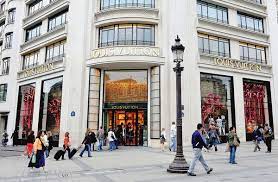 300 m² destinés au mariage et à la cérémonie, robes de mariée, robes de. Le Magasin Louis Vuitton Une Vitrine Symbolique Icon Icon