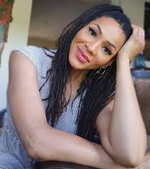 Hi everyone, I am looking for someone who does dreadlocks. If you know of  anyone or have any recommendations it would really help out! Thanks.