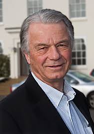 In his podcast, "UNE COM's Dermis Deep," third-year student, Sean Byrne,  interviews UNE COM head anatomist, Frank Willard, PhD. Discover Dr.  Willard's nuggets of wisdom and get to know him