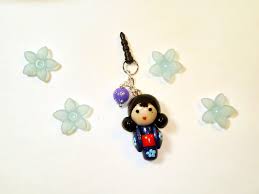 Plug Cache Prise Jack Anti Poussiere Avec Breloque En Fimo Kokeshi Pour Smartphone Cache Prise Fimo Anti Poussiere