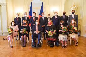 Regarder des films en streaming complet sur votre smart tv, console de jeu, pc, mac, smartphone, tablette et bien plus. Prague Castle Office Of The Czech President Hradofficialeng Twitter