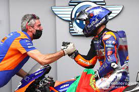 His birthday, what he did before fame, his family life, fun trivia facts, popularity rankings, and more. Miguel Oliveira Saw Maiden Motogp Win Coming Weeks Ago