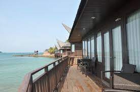Batam view beach resort konukları ayrıca işletmedeki havuz ve kahvaltı hizmetlerinden yararlanabilir. Villa Balcony Picture Of Batam View Beach Resort Batam Tripadvisor