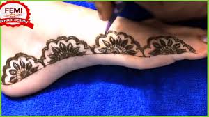 Honestly, every mehndi design can be tweaked and customized according to the occasion and outfit required. Mehndi Lagane Ki Design Video Mein