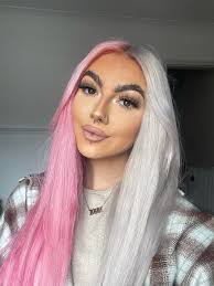 Bobbi Carr's Instagram, Twitter & Facebook