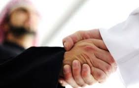 Qiradh adalah sistem bisnis di mana pemilik harta (malik) menyerahkan hartanya pada orang lain (amil) untuk dijalankan dan keuntungannya dibagi dua. Pengertian Qiradh Hukum Dan Rukunnya Muslim Pintar
