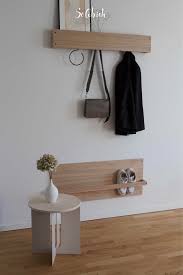 Wer seine garderobe selber bauen möchte, muss auch für die nötige aufhängung sorgen. Hubsch Gehangt Und Gut Verstaut 5 Diy Ideen Fur Die Garderobe Im Flur Garderobe Selber Bauen Deko Interieur Garderobe Diy
