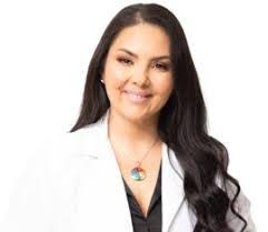 Lina Estrada's Instagram, Twitter & Facebook