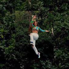 Intitulado do lado de flora (2020), o disco composto, produzido e gravado pela própria artista traz de volta a essência agridoce do registro que o antecede. Flora Matos Do Lado De Flora Lyrics And Tracklist Genius