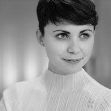 If you want an edgy look, give your hair texture by using pomade or molding paste to get a spiky, cool look like denise welch's hair on the right. 15 Chic Short Pixie Haircuts For Fine Hair Hairstyles Weekly