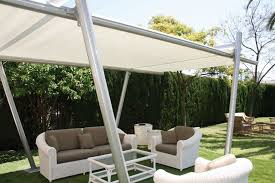 De Terrasschermen Van Jaga Zorgen Voor Beschutting En Schaduw Waar En Wanneer U Dat Wilt Uiteraard Is Het Ook Tuinoverkapping Tuin En Terras Terrasoverkapping