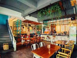Selain banyaknya pilihan wisata yang bisa dikunjungi, surabaya juga memiliki banyak cafe yang cocok untuk dijadikan tempat nongkrong. 20 Cafe Live Music Di Surabaya Tempat Nongkrong Ngopi Arek Gaul
