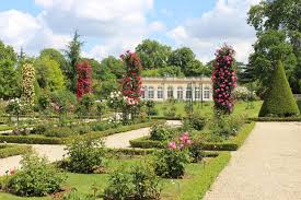 Les Jardins De Bagatalle L Orangerie Entree Du Jardin Jardins Jardin Bagatelle