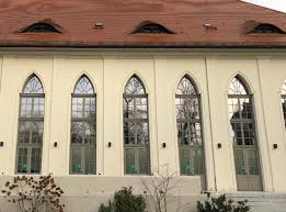 Bringt man sonnenschutz am fenster außen an, hat das vor allem individuelle lösungen für jedes fenster (auch für dachfenster, giebelfenster oder rundbogenfenster), ob schräg, halbrund oder. Mefgagunstige Rundverschattung Zu Werkspreisen In Allen Sonderformen
