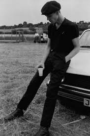 Enrique héctor chalar, verdadero nombre, comenzó desde muy joven en la música y lo llamaban pil trafa por su extrema delgadez y su aspecto callejero.su nombre está ligado a una. Legendary Clash Style From Punk Rock Rough To Sartorial Smooth The Clash Paul Simonon British Punk