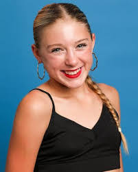 Kelli Schwartz's Instagram, Twitter & Facebook