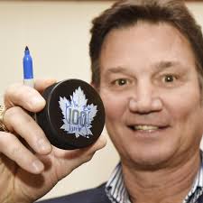 Celebrities bring stories, cheers to Milton Sports Celebrity Dinner