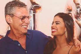Coleção de ariana vera cruz • última atualização há 1 dia. Clara Buarque Ironiza Semelhanca Com Avo Chico Buarque Quem Quem News