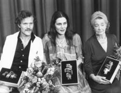 She is an actress and writer, known for unter dem pflaster ist der strand (1975), ma … Sammlung Online