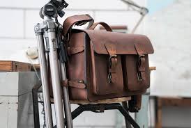 On the front of this classic bag is a wide buckle closure. Lumiere Camera Bag Ruitertassen