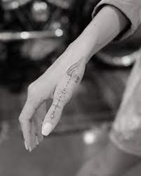 Nyc S Top Tattoo Artist Reveals The Ink Everyone Has Been Getting In 2019 Thumb Tattoos Hand Tattoos Top Tattoos