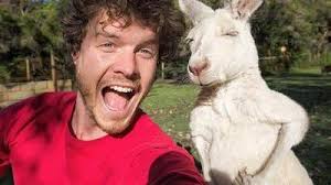 Le roi du selfie avec des animaux (photos)