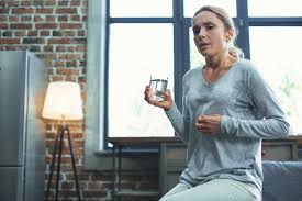 Die prämenopause (die unmittelbare zeit vor der menopause) beginnt bei vielen frauen bereits in der ersten hälfte des fünften lebensjahrzehnts und verursacht anfangs nur selten beschwerden. Wechseljahre Test Bin Ich Schon In Der Menopause