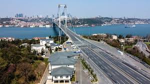 Ancak savaş, pandemi, afet veya kriz durumunda kamu güvenliği için sokağa çıkma yasağı da uygulanabilir. Reuters Fotograflari Ile Sokaga Cikma Yasagi Sirasinda Istanbul