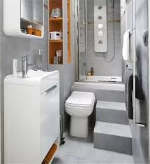 Una ducha rinconera con mampara actual puede ser una solución muy acertada para el diseño de baños modernos pequeños.cuanto más pequeño sea tu cuarto de baño, más buena diea será la de colocar una ducha en el rincón, eso nos hará aprovechar mucho espacio, sobre. 20 Ideas Para El Diseno De Interiores De Banos Pequenos
