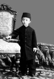 Abdülhamit han, osmanlı i̇mparatorluğu'nda 33 yıl tahta kalmıştır. Sultan 2 Abdulhamid In Aile Albumu