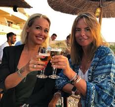 I due si sono sposati nel 2002 ed hanno avuto. Paola Perego Su Instagram I Fan La Attaccano Ma Cosa Hai Fatto Alla Faccia E Sonia Bruganelli Risponde