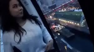 ENSEÑA CHICHE EN EL TELEFERICO - XNXX.COM