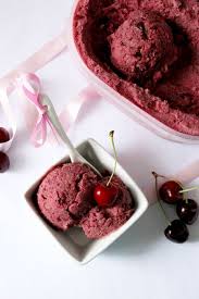 Glace A La Cerise Maison Sans Sorbetiere Recette Recette Glace Glace Cerise Glace Faite Maison
