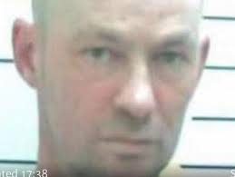 紧急通缉！危险杀人犯在逃，曾进行歧视性谋杀！