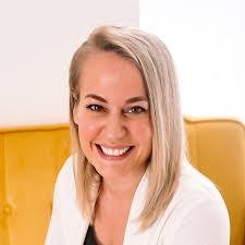 Courtney Hammer's Instagram, Twitter & Facebook