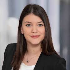 Laura Grossmann's Instagram, Twitter & Facebook