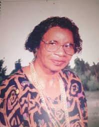 Can someone change the background of this photo?