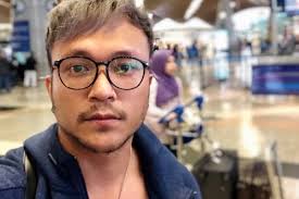 Berikut adalah 7 bahaya tindik bahaya tindik hidung selanjutnya adalah hidung jadi rentan terhadap gesekan dan juga jadi lebih. Warnakan Rambut Blonde Dan Tindik Hidung Netizen Mahu Shaheizy Sam Bertaubat