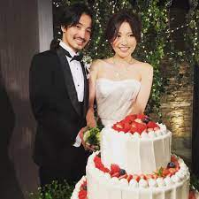 ケーキカットの時はカメラ目線を忘れずに cake wedding instagram posts