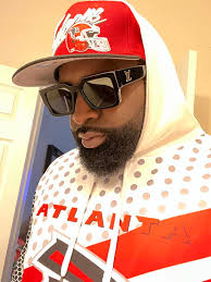 Not The Best Place To Be Singing That Song: New Video Surfaces Online Of R.  Kelly Singing In Prison!  https://worldstar.com/videos/wshhCsQQx0840rd8HRfe/not-the-best-place-to-be-signing-that-song-new-video-surfaces-online-of-r-kelly-singing-in-prison  ...