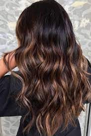 Ici, la décoloration est nécessaire puisque l'on passe du blond au blanc. Quel Balayage Pour Vos Cheveux Bruns