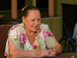 Окончив школу раиса рязанова поступила в педагогическое училище в рязани. Raisa Ryazanova Priznalas Kto Ej Pomogaet Perezhit Smert Syna Mk