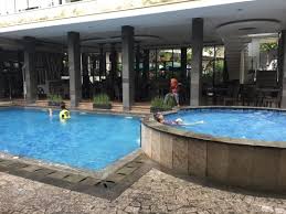 Anda bisa membuatnya dengan bentuk lingkaran, kotak maupun lonjong. Kolam Renang Mini Untuk Anak Anak Picture Of Anugrah Hotel Sukabumi Tripadvisor