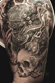 Black And Grey Dog Tattoo Half Sleeve Black And Grey Foo Dog And Skull Tattoo Fu Dog Tatuagem No Braco Tatuagem Caveira