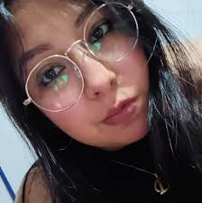 Ven, déjame decirte al oído lo mucho que te amo #iUUU