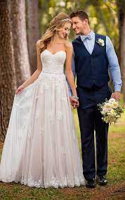 Wir führen auch ein ausgewähltes sortiment an exklusiven langärmeliges hochzeitskleid aus spitze im boho stil schwingendes musterstarkes spitzenkleid im. Brautkleid 10137 Hochzeitshaus Boos In Stuttgart Hochzeitskleid Boho Boho Hochzeitskleid Hochzeitskleid
