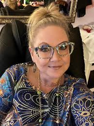 Della's Timeless Fashion Sense from Perry Mason