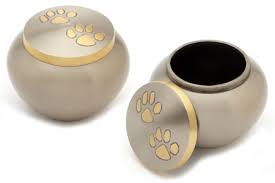 From keepsake cremation urns to personalised memorial boxes, get what you need to ensure your pet will always be remembered. Chertsey Pewter Pet Cremation Urns Pet Urn With Paw Prints D For Dog