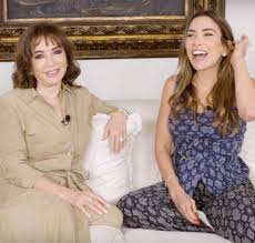 Uma divertida competição entre crianças vai agitar ainda mais o programa silvio santos. Em Conversa Com A Filha Patricia Abravanel Iris Abravanel Diz Que Silvio Santos Soltou A Franga E Entrega Ja Brigamos Judicialmente Estrelando